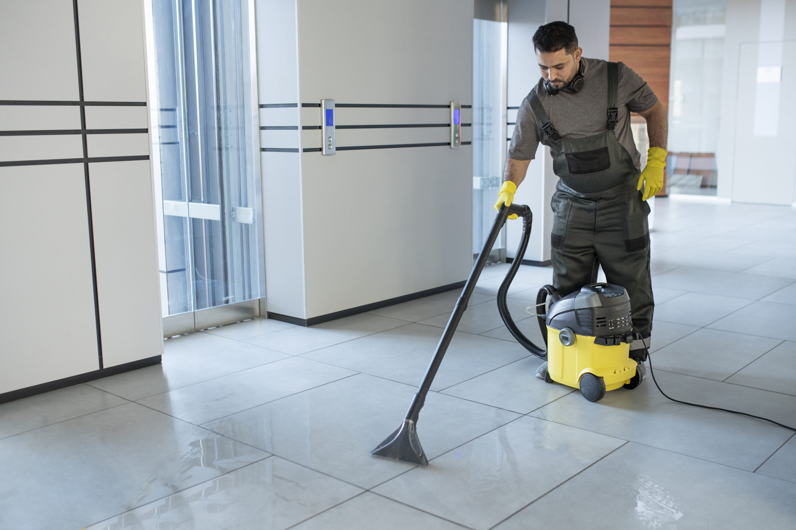 Equipo de limpieza Clean Blue trabajando